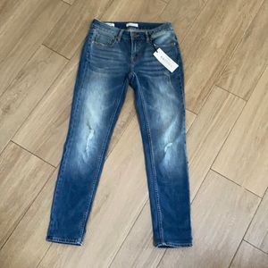 NWT**Vigoss Thompson Tomboy Distressed Jean size 4